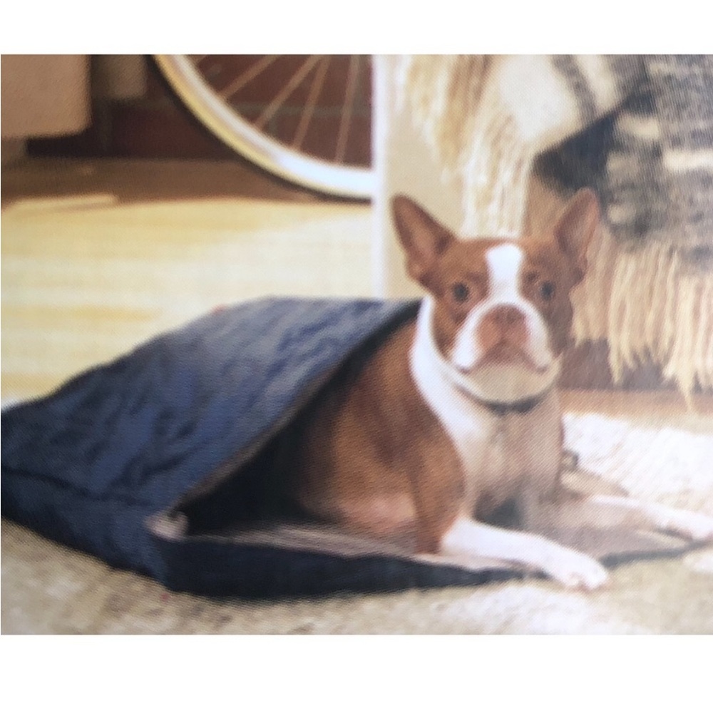 NWT Reddy Blue and White Dog Bedding Sleeping Bag 27”L x 20” W